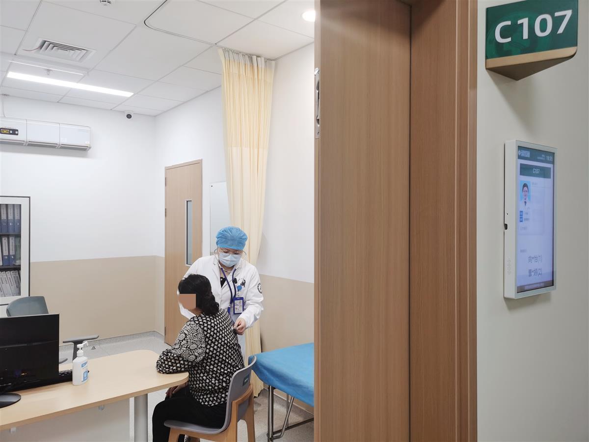 武漢市中心醫(yī)院高溫天氣便民舉措 黃昏門(mén)診與清涼驛站提升就醫(yī)體驗(yàn)